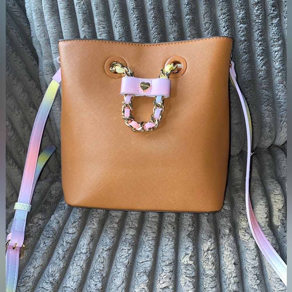 Betsey Johnson little bucket bag